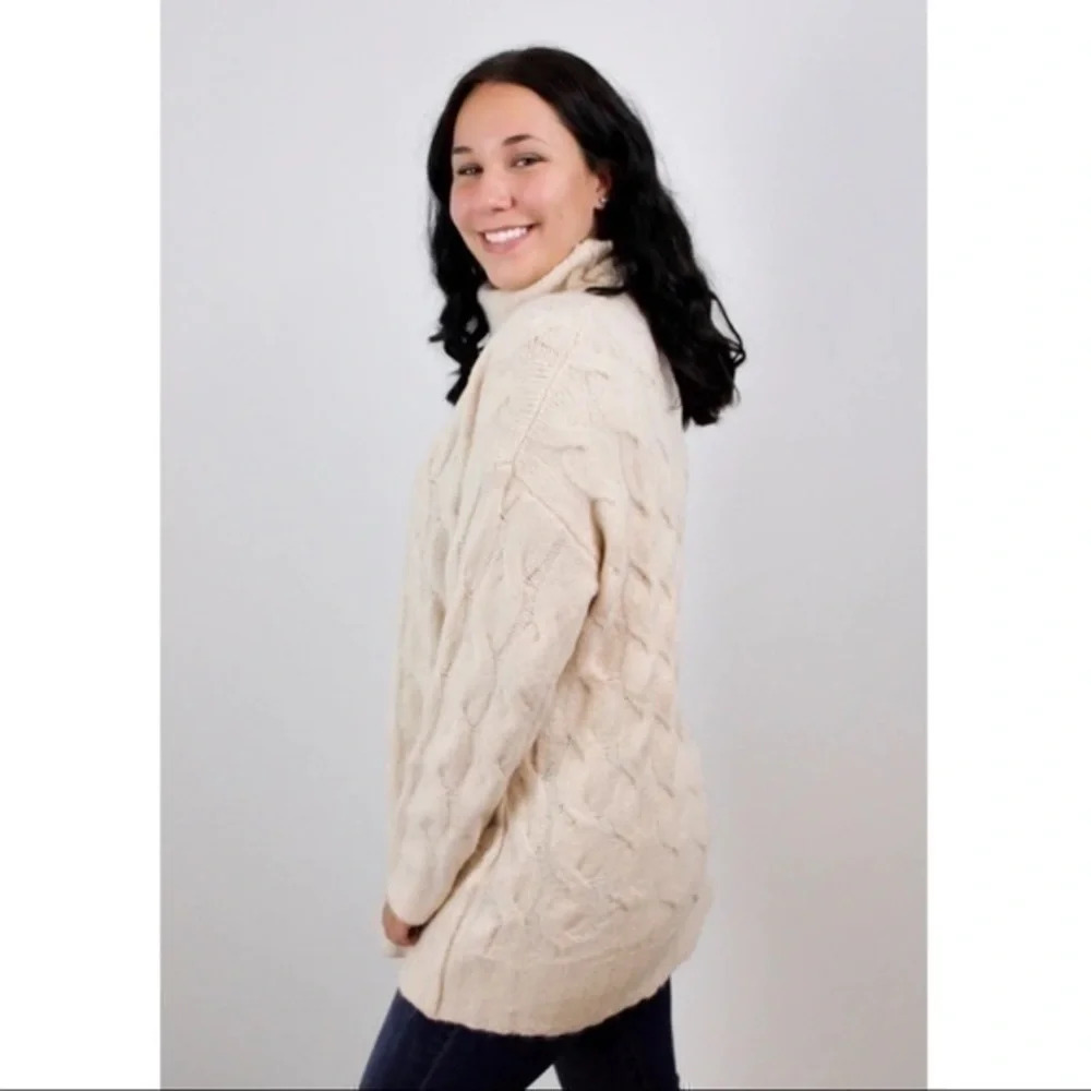 Chunky Knit Turtleneck Sweater - Cream